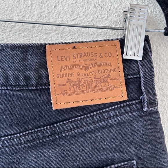 Levi’s Women’s Ribcage Shorts 31 Charcoal Raw Hem Rodeo Summer Beach Festival - Picture 4 of 10